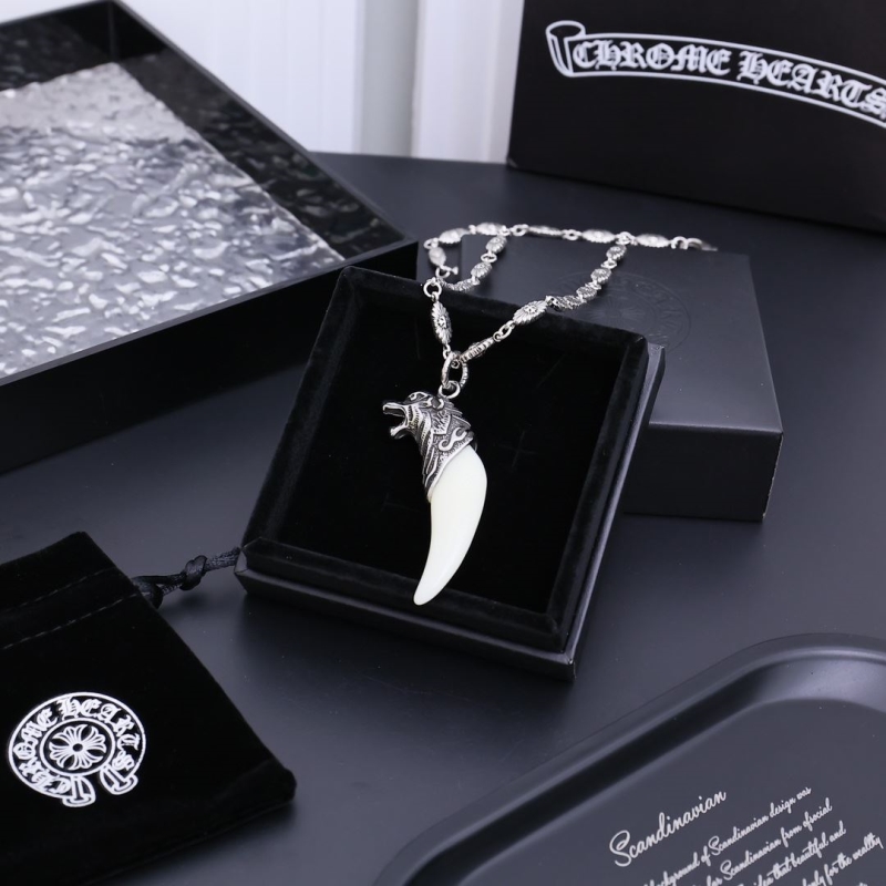 Ch**me He**ts necklaces